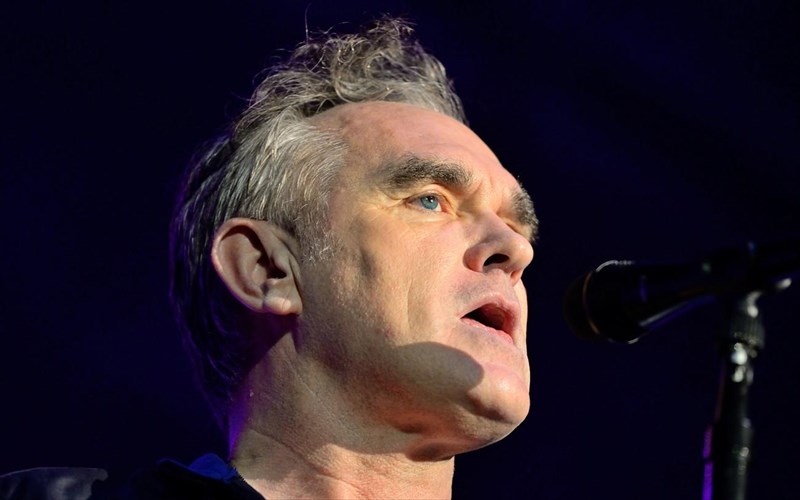 o-morrissey-anazita-nea-diskografiki-gia-na-bgazei-mousiki-me-ton-diko-tou-tropo