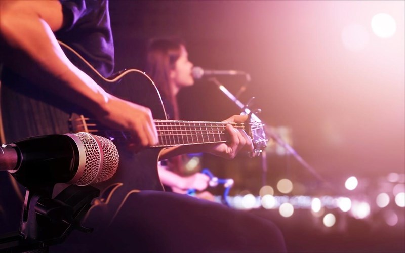 to-bandcamp-anoikse-ton-diko-tou-online-xoro-sunaulion