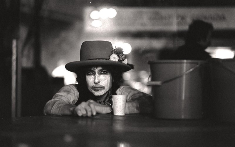 poulithike-i-sullogi-grammaton-kai-anekdoton-stixon-tou-bob-dylan-sullogi-grammaton-kai-anekdoton-stixon-tou-bob-dylan