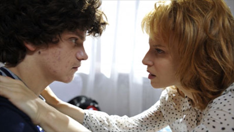 o-mpernarnto-mpertoloutsi-kinimatografei-mia-epeisodiaki-enilikiosi