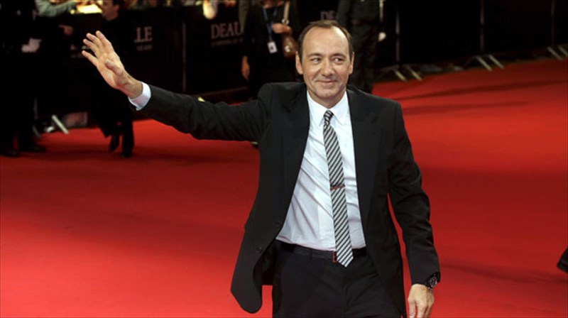 o-kebin-speisi-sto-theatro