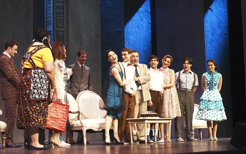 oi-reppas-papathanasiou-fernoun-to-xartino-feggari-tous-se-live-streaming