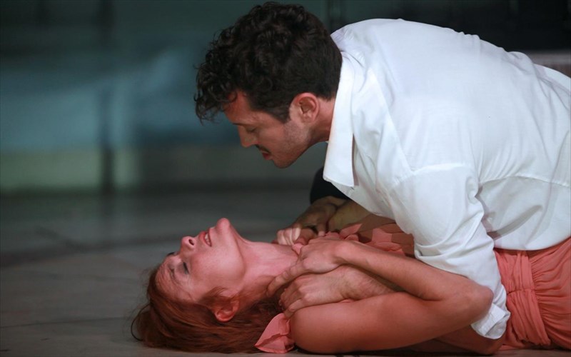 theatro-poreia-oi-diadiktuakes-parastaseis-gia-ton-dekembrio