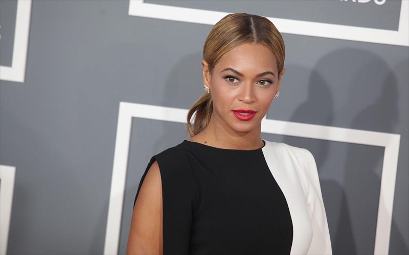 auto-einai-to-pio-koino-mustiko-omorfias-ton-celebrities