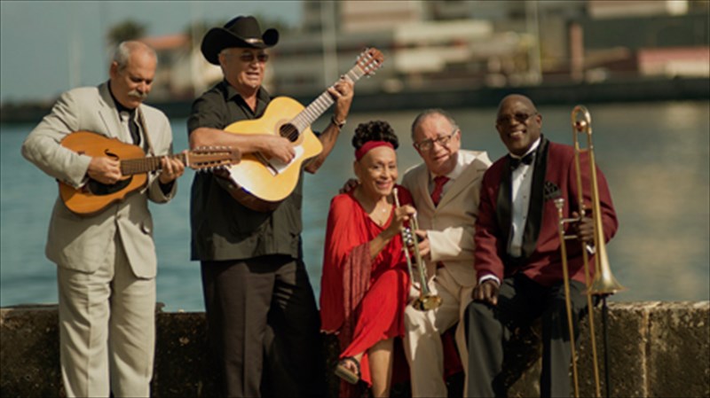 oi-buena-vista-social-club-giortazoun-tin-efibeia-tous