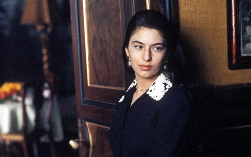 nonos-3-i-kritiki-sti-sofia-coppola-gia-tin-ermineia-tis-tin-pligose-bathutata