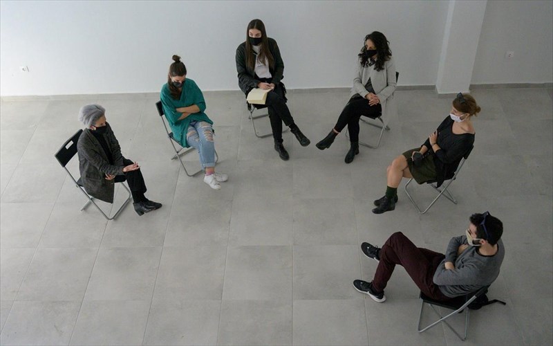 metamfieseis-erga-apo-olo-to-fasma-ton-texnon-apo-tin-etaireias-theatrou-theros