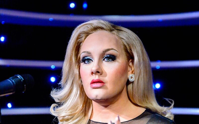 pos-ta-gluka-ton-giorton-apeiloun-tin-neotita-sas