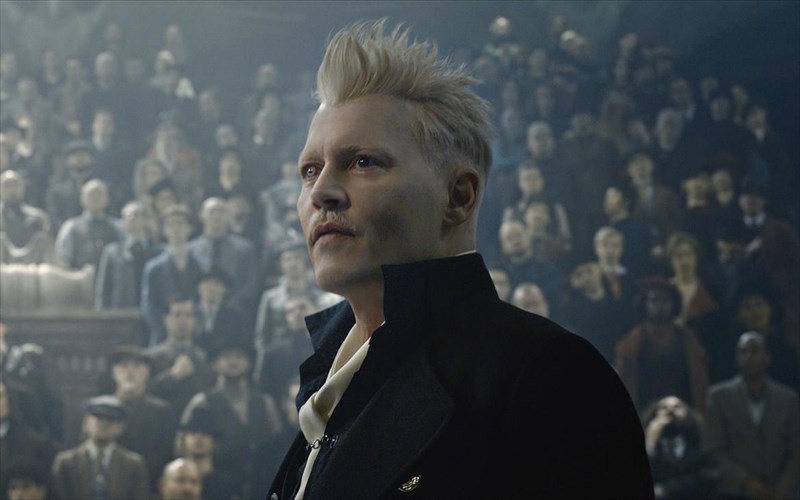 den-exoun-milisei-mads-mikkelsen-kai-Johnny-depp-gia-ta-fantastika-zoa-3