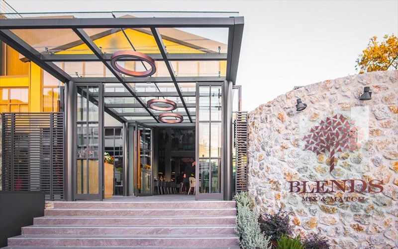 to-blends-proteinei-to-diko-tou-xristougenniatiko-menou