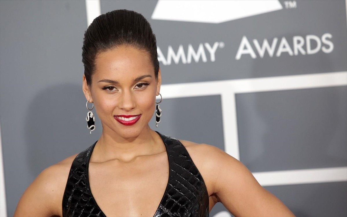 alicia-keys-alli-mia-star-pou-ginetai-epixeirimatias-omorfias