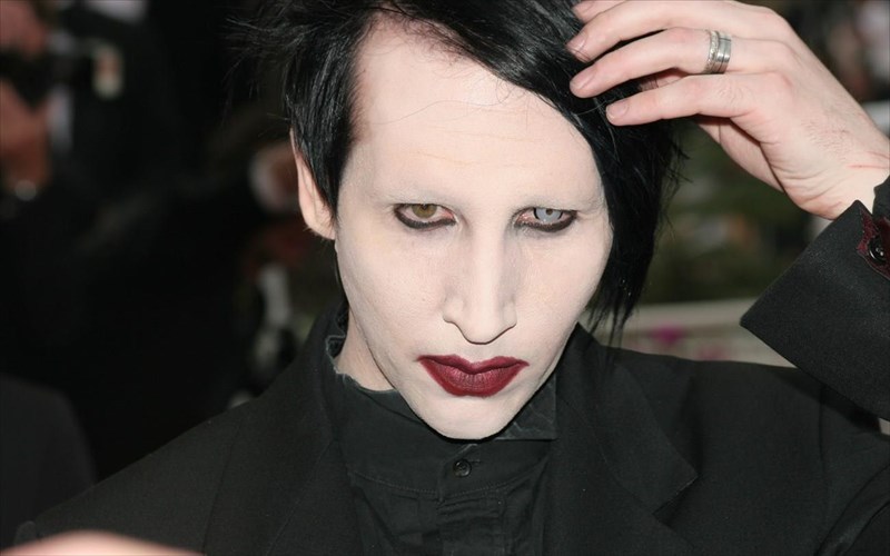 i-evan-rachel-wood-katigorei-ton-marilyn-manson-gia-apoplanisi-kai-kakopoiisi