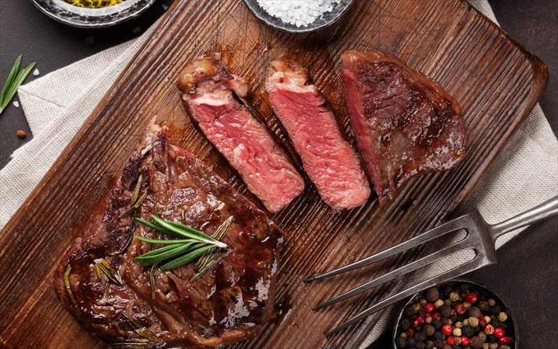 allo-ena-arnitiko-tou-kokkinou-kreatos-pou-den-gnorizate