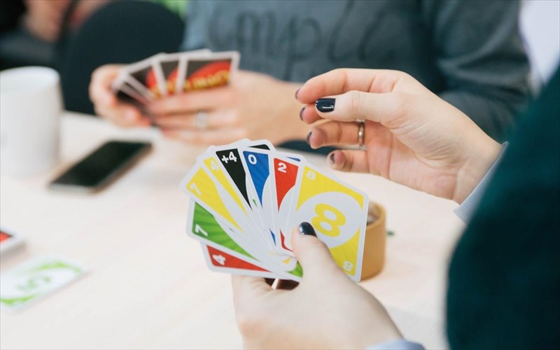 giati-oxi-kai-mia-tainia-uno