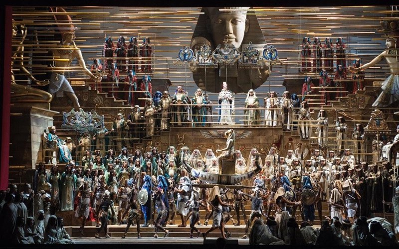 ainta-i-parastasi-umnos-sti-dunami-tis-agapis-erxetai-sto-christmas-theater-online