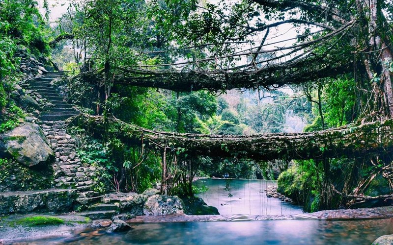 gnoriste-mia-apo-tis-pio-paraksenes-gefures-tou-kosmou