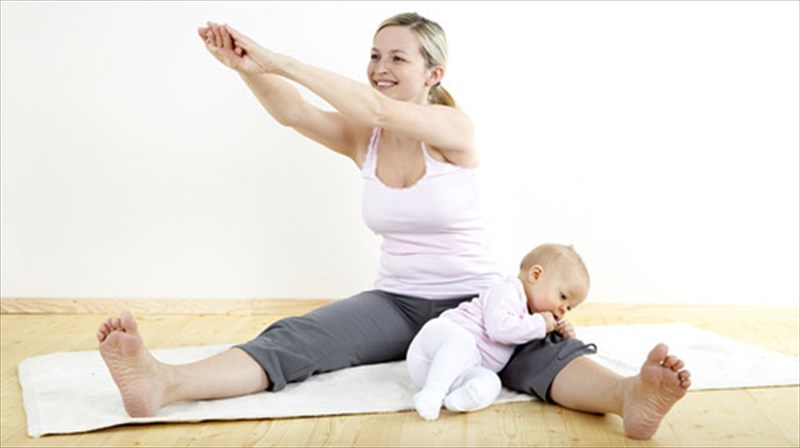 baby-yoga-gumnastiki-prin-tompousoulima