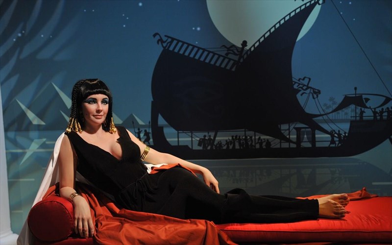 elizabeth-taylor-ta-mustika-omorfias-tis-pio-diasimis-ixthuos-olon-ton-epoxon