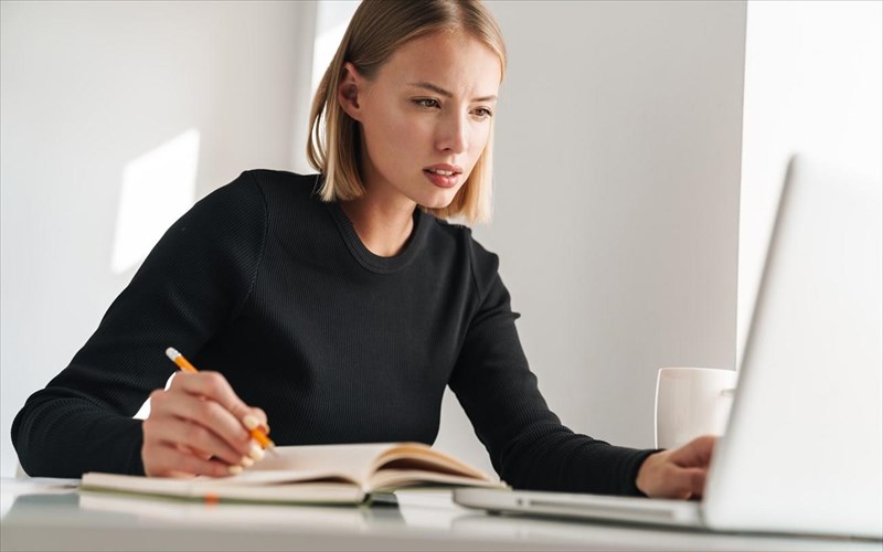 to-megalutero-lathos-pou-kanete-gia-tin-epidermida-sas-eno-douleuete-apo-to-spiti