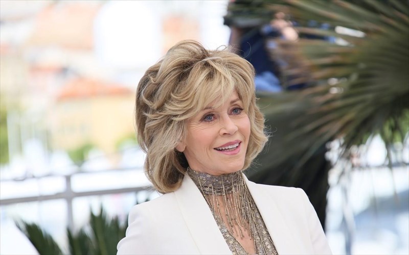 sta-83-tis-i-Jane-fonda-moirazetai-sumboules-gia-ti-xara-tis-omorfias-se-kathe-ilikia-Jane-fonda-moirazetai-sumboules-gia-ti-xara-tis-omorfias-se-kathe-ilikia