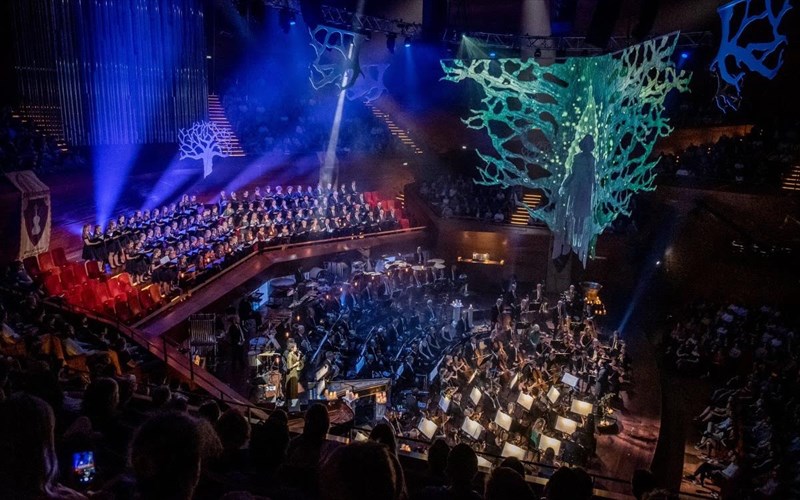 oi-kaluteres-mousikes-apo-tis-pio-thrulikes-tainies-fantasias-erxontai-spiti-mas