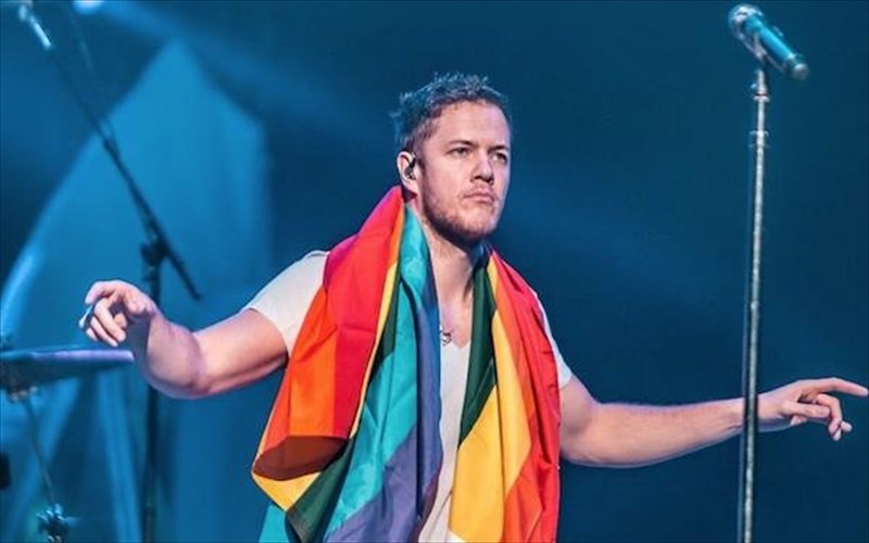 o-dan-reynolds-ton-dragons-dorizei-to-spiti-tou-se-lgbtq