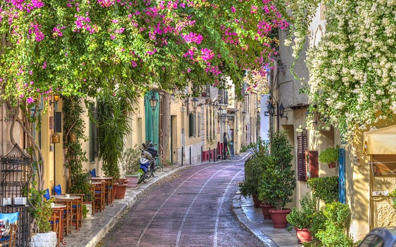 pente-omorfoi-anoiksiatikoi-peripatoi-stin-athina