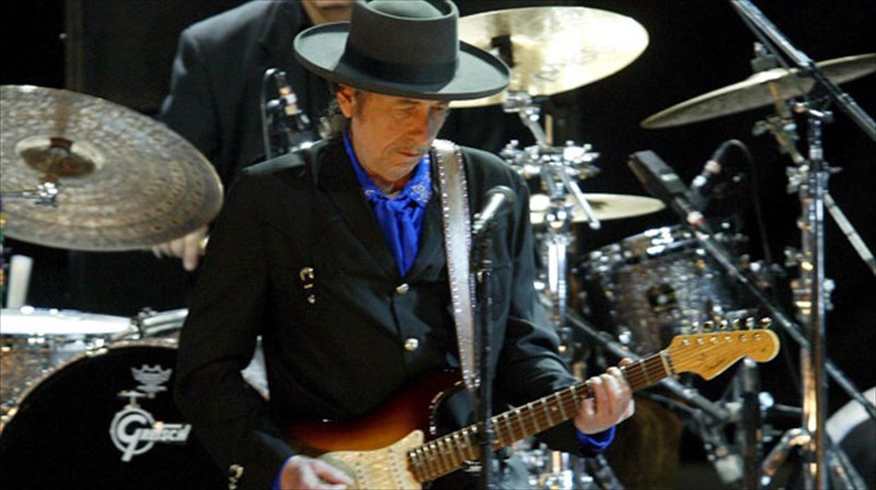 xeirografo-tou-bob-dylan-poleitai-apo-ton-oiko-sothebys