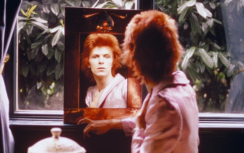 apo-ton-bowie-sti-blondie-o-mick-rock-antikatoptrizei-tin-kariera-tonshooting-stars-mick-rock-antikatoptrizei-tin-kariera-tonshooting-stars