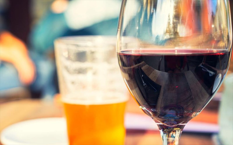 nea-anoiksiatika-programmata-gia-to-krasi-kai-tin-mpira-apo-tin-genius-in-gastronomy