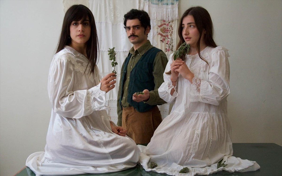 ta-tria-filia-i-staxtia-gunaika-staxtia-gunaika