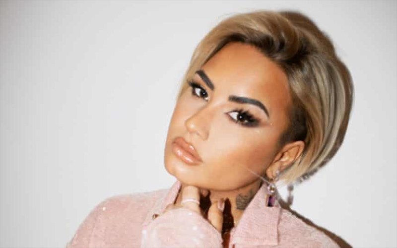 i-demi-lovato-kukloforei-neo-tragoudi-dancing-with-the-devil-gia-tous-agones-tis-me-ton-ethismo