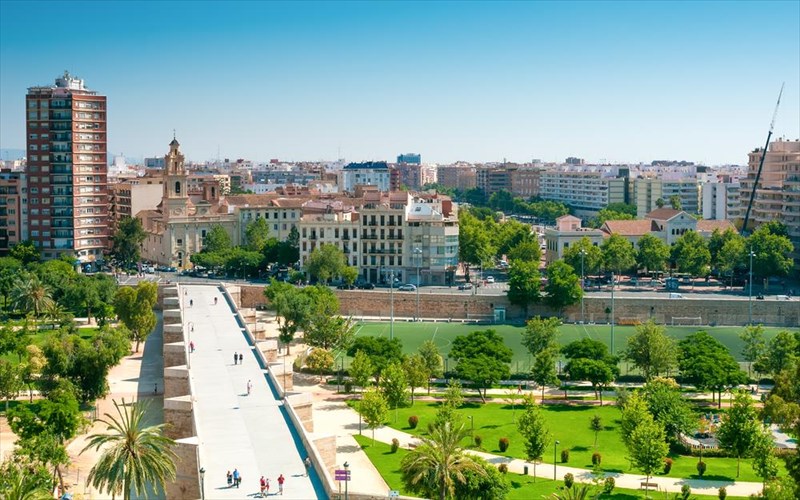 giati-sti-balenthia-tairiazei-i-anoiksi-anoiksi