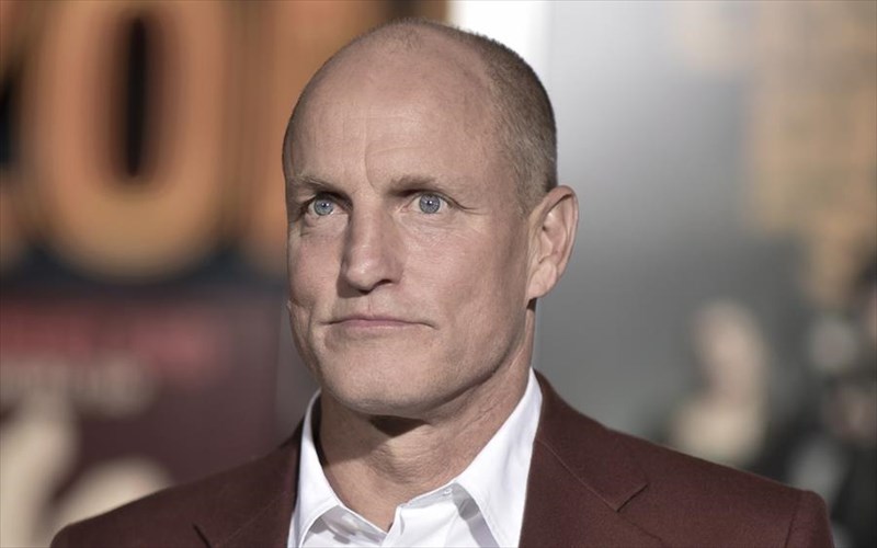 o-woody-harrelson-tha-protagonistisei-the-man-with-the-miraculous-hands-tou-oren-moverman