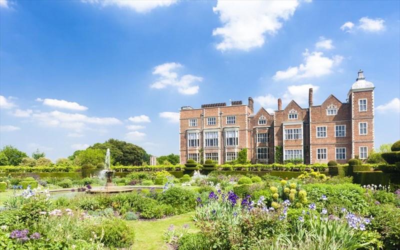 pente-omorfes-topothesies-pou-exoume-agapisei-se-tainies