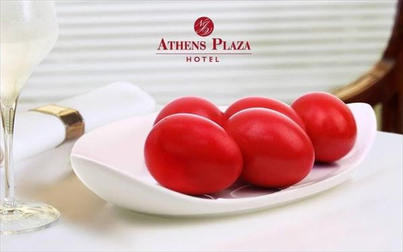 to-nJv-athens-plaza-peripoieitai-to-pasxalino-menou