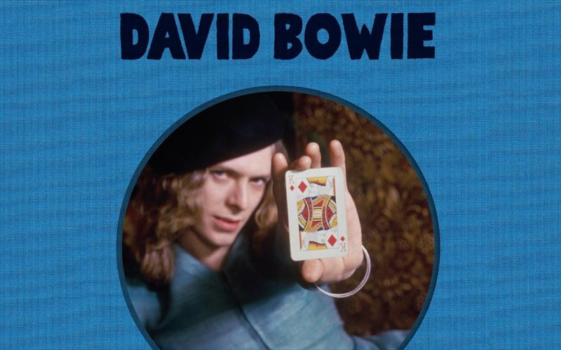 to-the-man-who-sold-the-world-tou-david-bowie-me-akukloforito-uliko