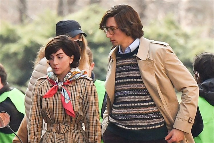 oi-klironomoi-tis-gucci-gia-tin-tainia-tis-lady-gaga-eimaste-pragmatika-apogoiteumenoi