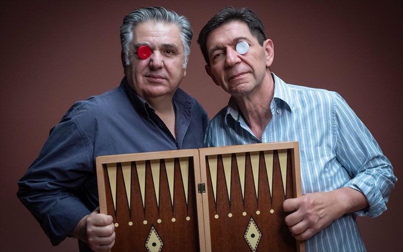 to-tabli-stin-plateia-theatrou-tou-athina-984