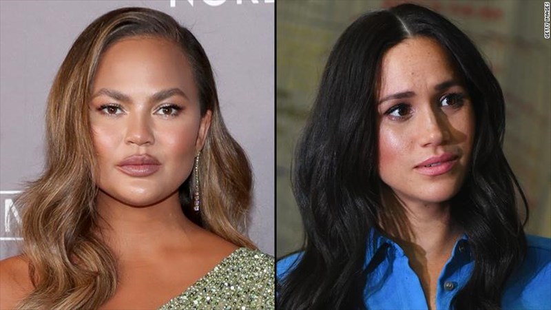 i-chrissy-teigen-apokaluptei-ti-filia-me-tin-meghan-ti-doukissa-tou-saseks