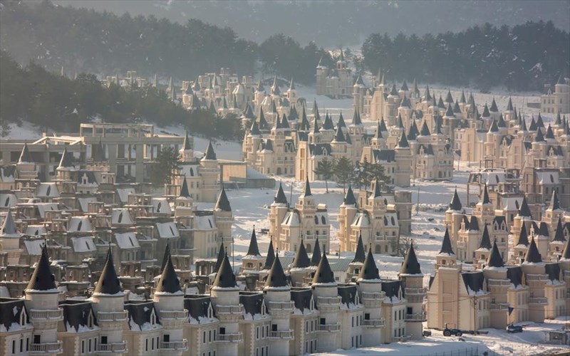 gnoriste-tin-egkataleleimmeni-tourkiki-poli-pou-moiazei-me-tin-ntisneilant