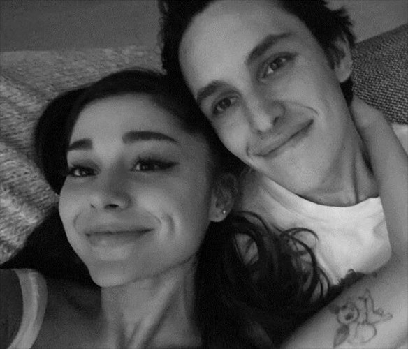 i-ariana-grande-kai-o-dalton-gomez-einai-episimos-pantremenoi-dalton-gomez-einai-episimos-pantremenoi