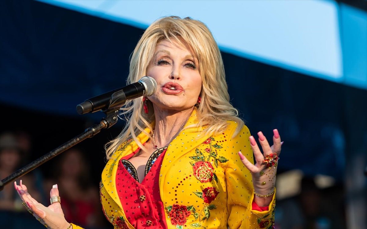 pos-i-75xroni-dolly-parton-anedeikse-to-botox-os-to-pio-isxuro-farmako-kata-ton-psuxikon-astheneion-75xroni-dolly-parton-anedeikse-to-botox-os-to-pio-isxuro-farmako-kata-ton-psuxikon-astheneion