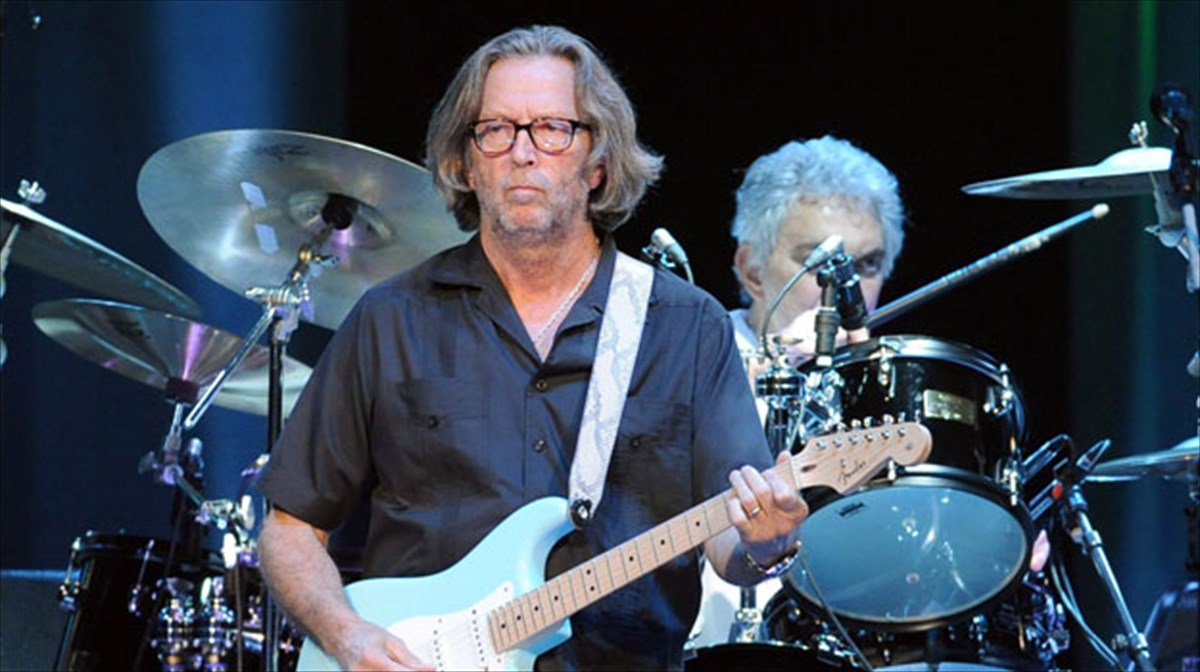 o-eric-clapton-poula-kithares-tou-gia-filanthropiko-skopo