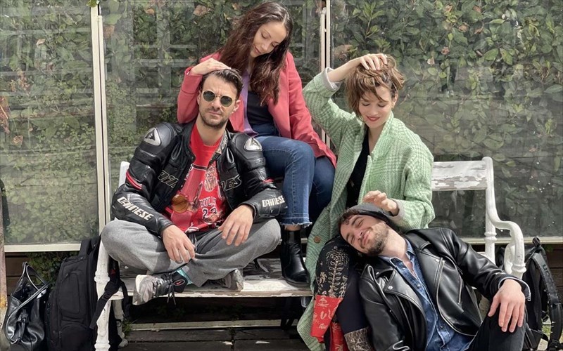 kalifornia-ntrimin-stin-plateia-theatrou-tou-athina-984