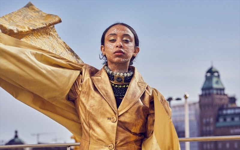 i-ellinida-pou-skinothetei-fetos-sto-festibal-tis-abinion-kai-sto-basiliko-theatro-tis-souidias