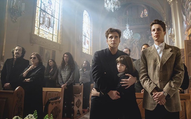 luis-miguel-ananeothike-i-triti-sezon-tis-biografikis-seiras-tou-netflix-triti-sezon-tis-biografikis-seiras-tou-netflix