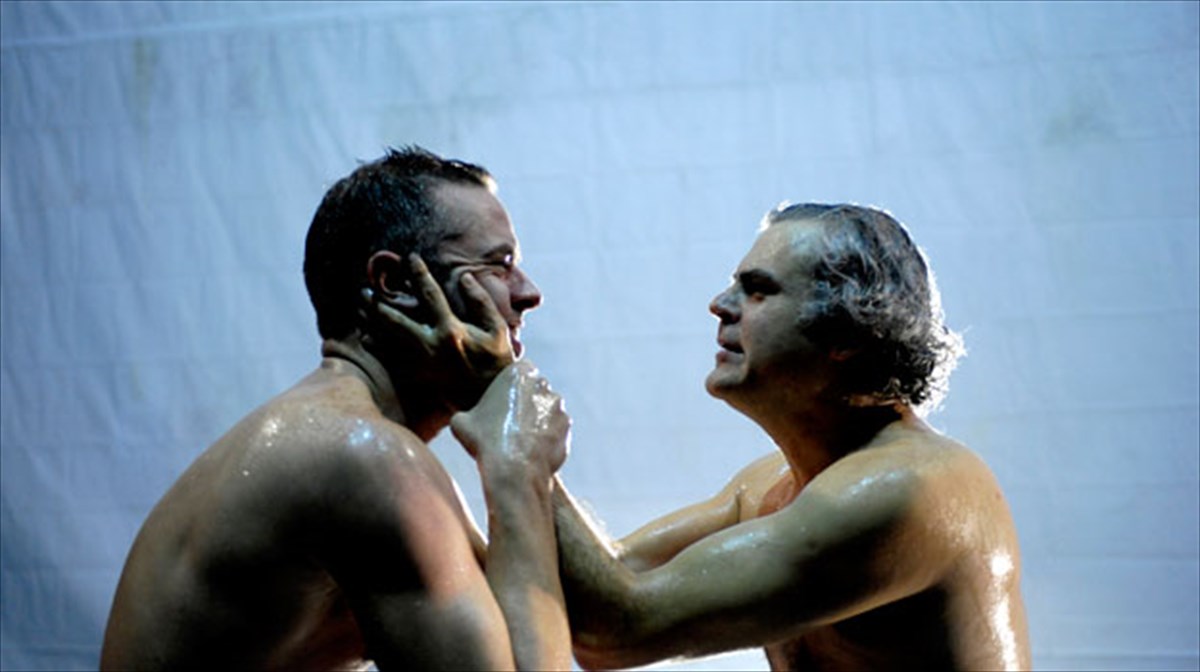 o-xristos-loulis-zitaei-ti-boitheia-tou-surano-nte-mperzerak