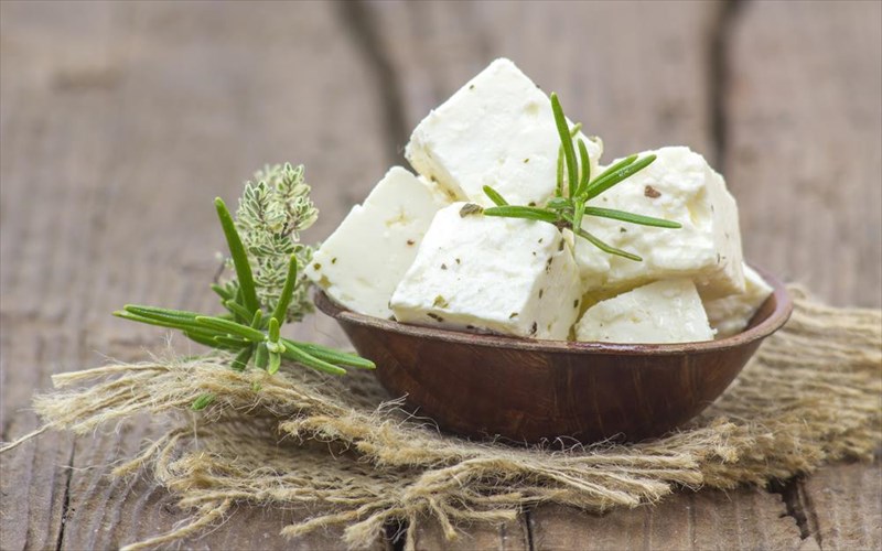 ti-sunebi-telika-me-tin-problimatiki-partida-fetas-pop-sti-germania