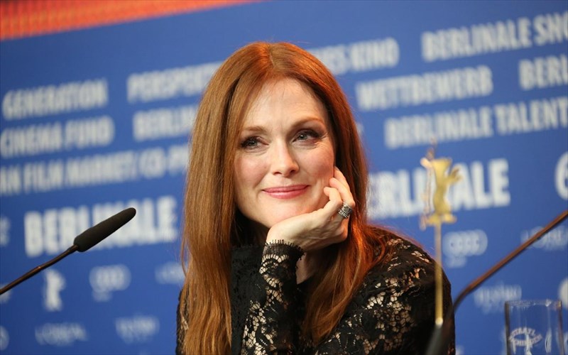 i-Julianne-moore-gia-ti-summetoxi-tis-sto-eperxomeno-dear-evan-hansen